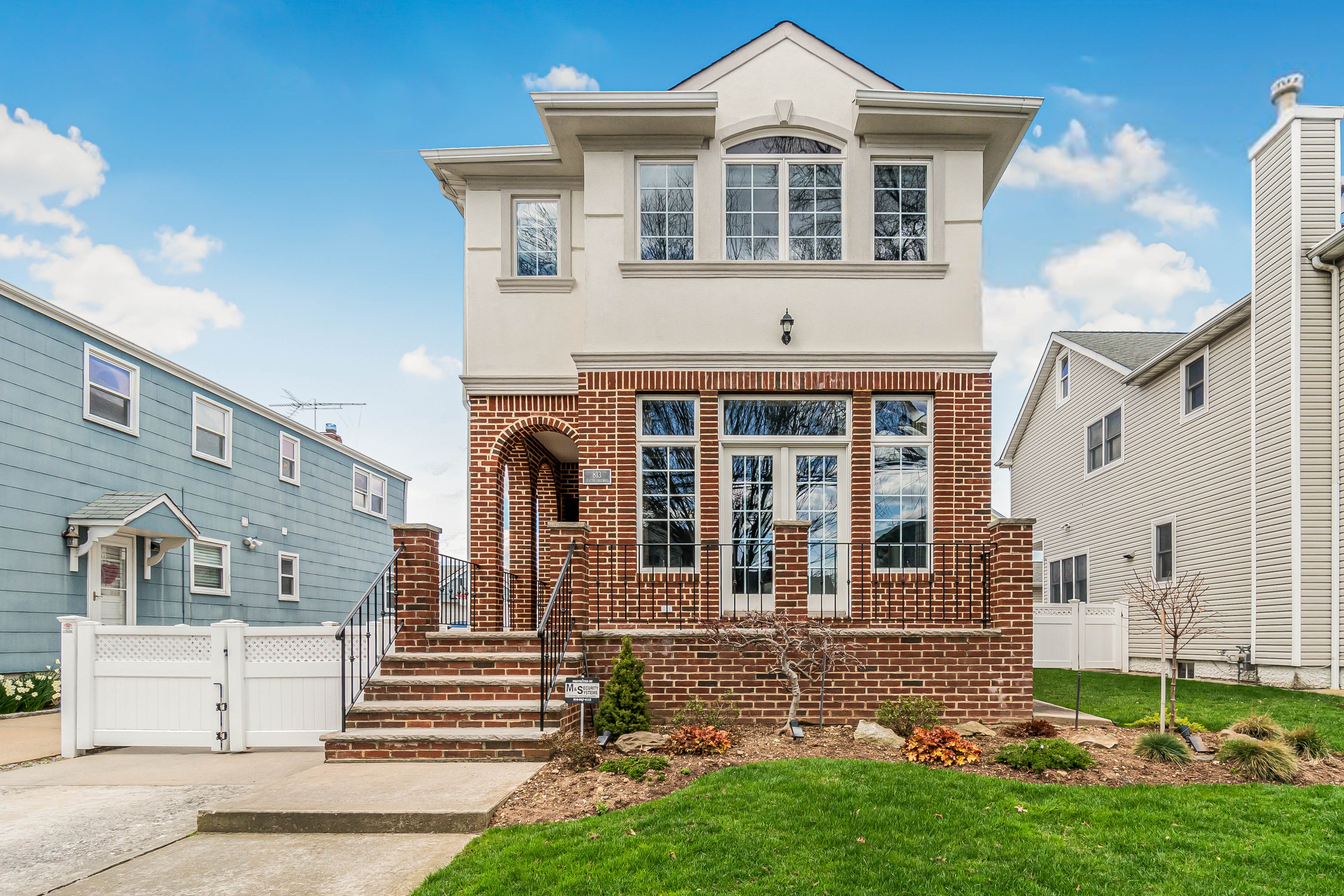 813 5th Avenue, New Hyde Park, NY, 11040