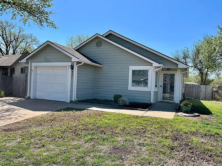 921 East 52nd Street South, Wichita, KS, 67216