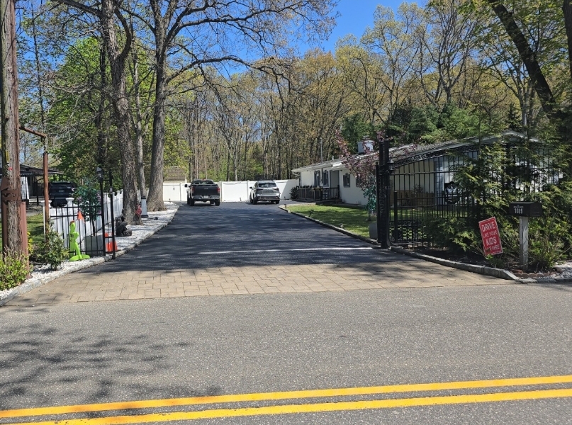 1089 Westminster Avenue, Dix Hills, NY, 11746
