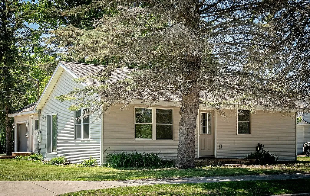319 North Illinois Avenue, Gaylord, MI, 49735