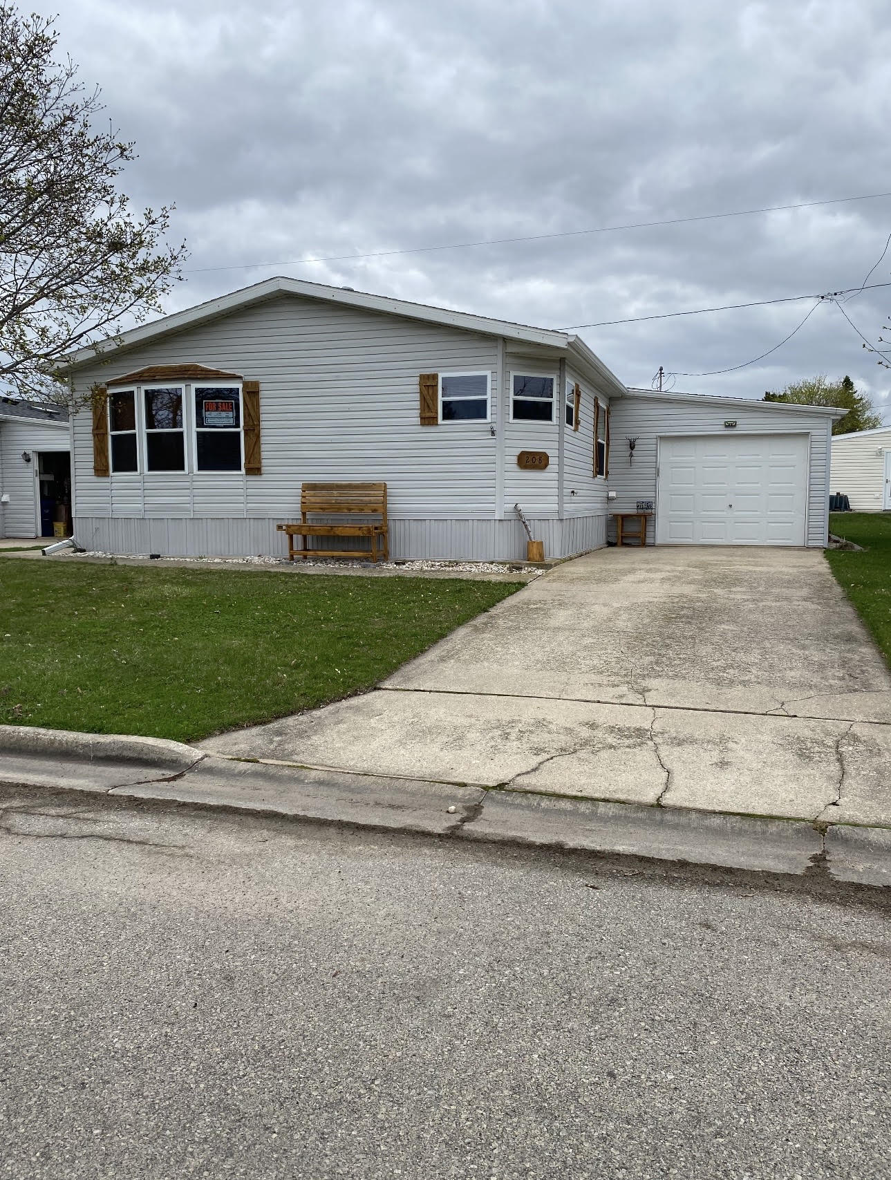 208 Laurel Ln, Green Bay, WI, 54311