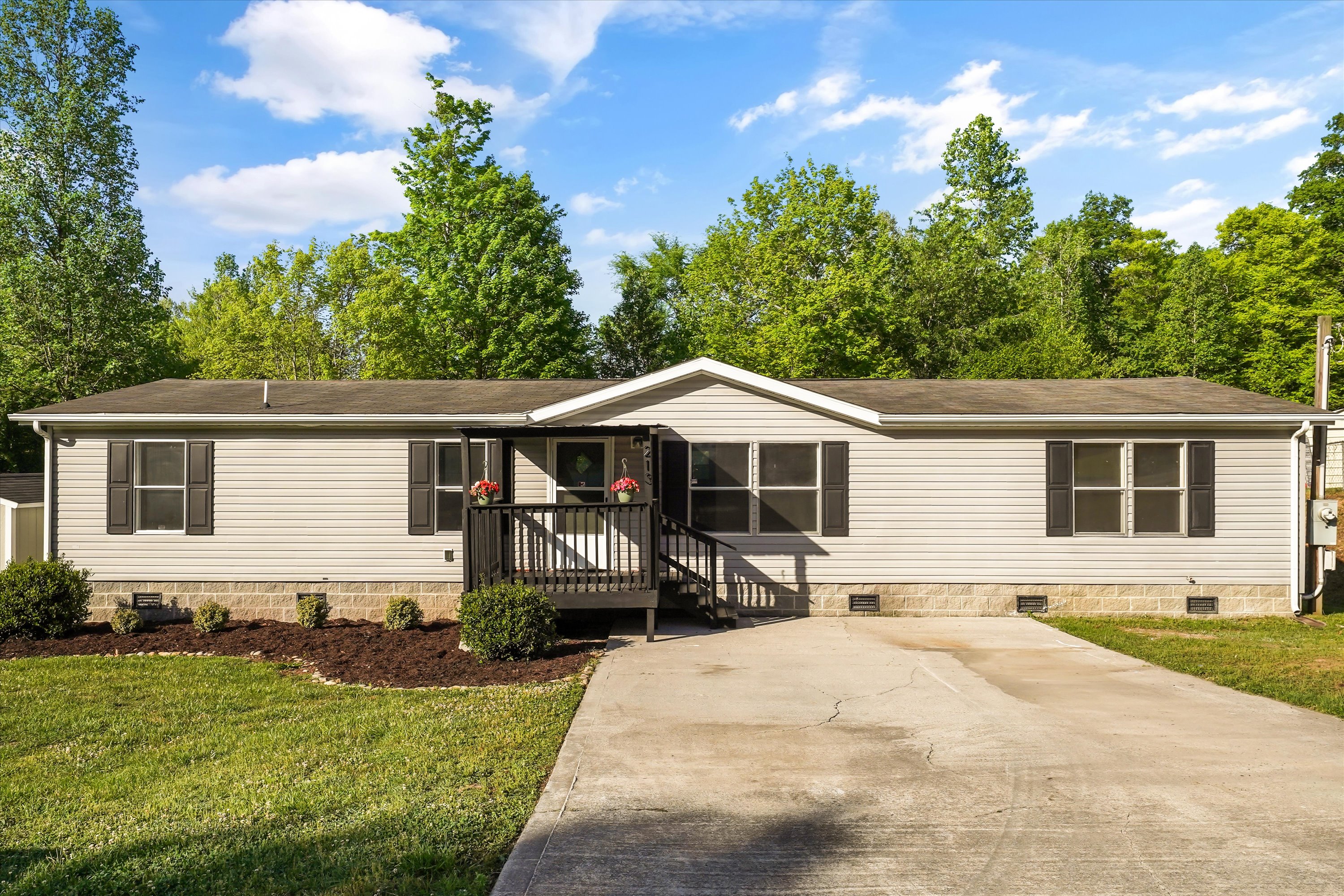 213 Loggers Lane, Clinton, TN, 37716