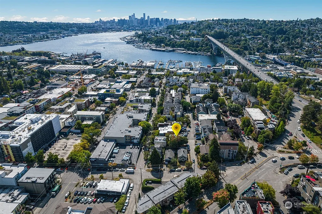 3661 Albion Place North APT 2, Seattle, WA, 98103