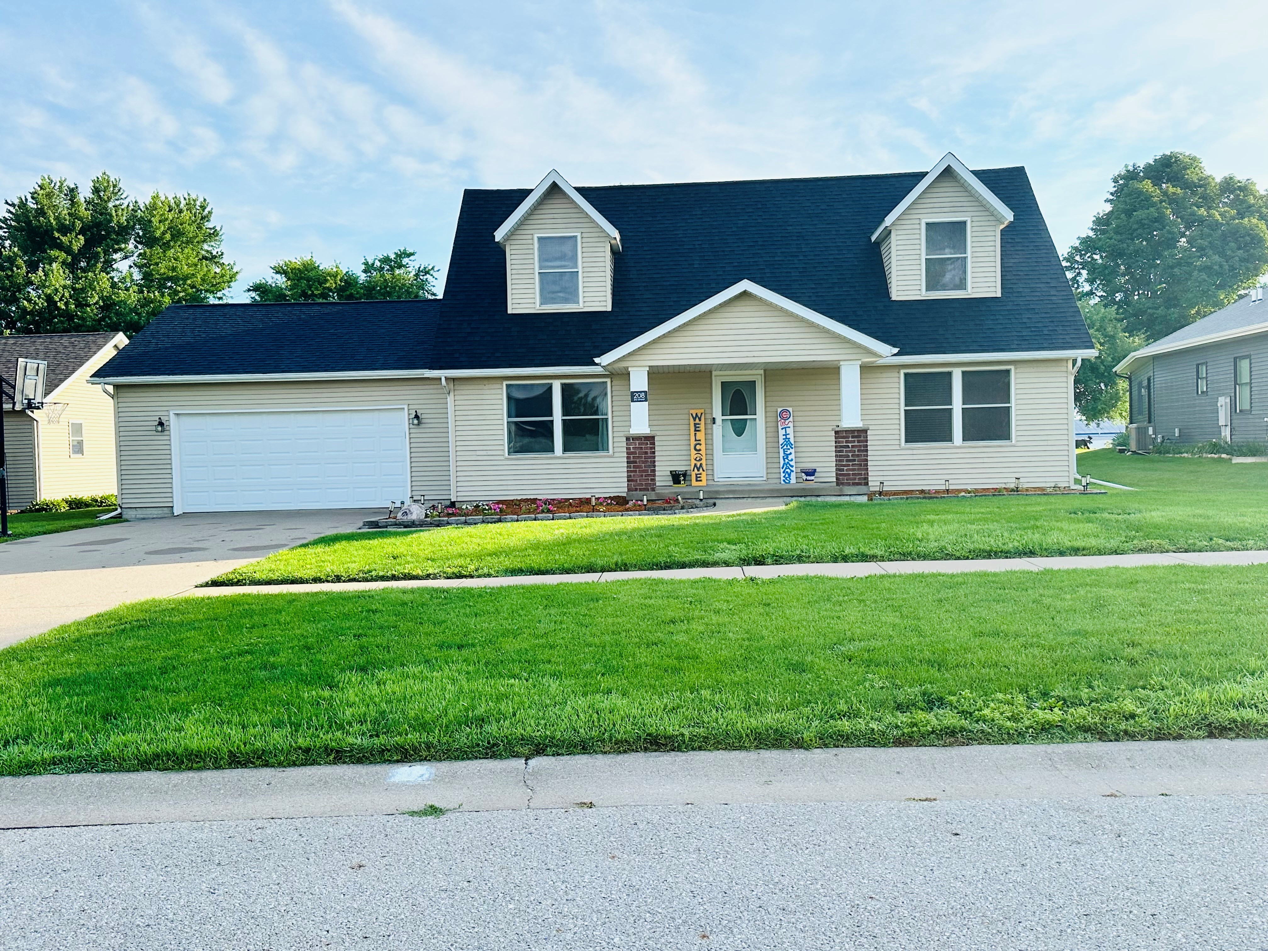 208 3rd St, Durant, IA, 52747