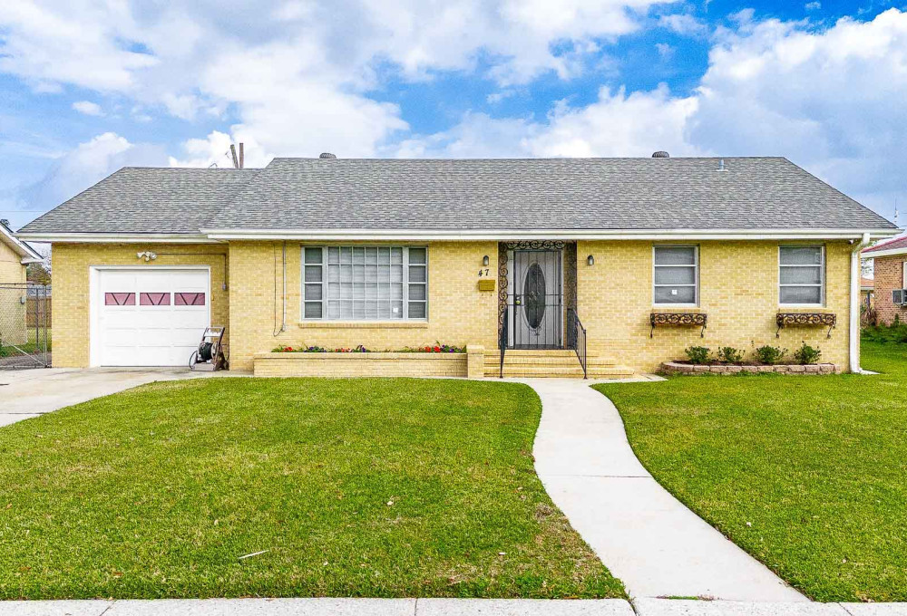 47 Willow Dr., Gretna, LA, 70053