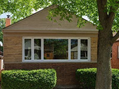6325 N Whipple St, Chicago, IL, 60659