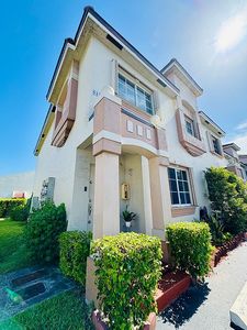 8346 NW 10th St, Miami, FL, 33126