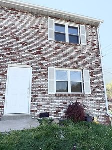 640 Cross Lanes Dr, Nitro, WV, 25143