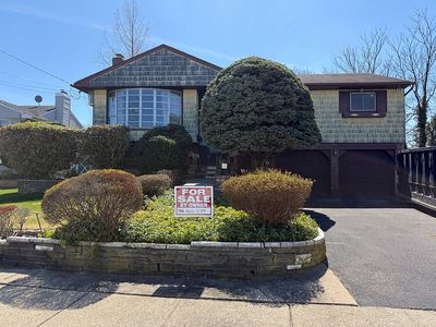 27 Clinton Ln, Hicksville, NY, 11801