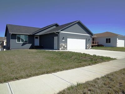 912 Trojan Ave, Hartford, SD, 57033