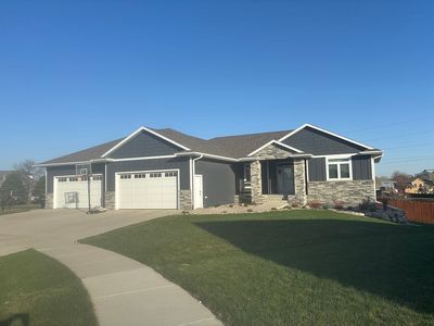 604 Sherwood Cres, Hartford, SD, 57033