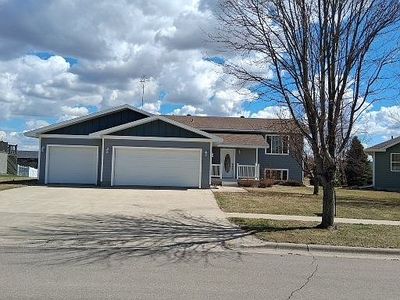 1352 22nd St NE, Watertown, SD, 57201