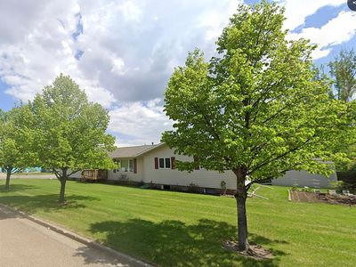1231 Meadowbrook Dr, Washburn, ND, 58577