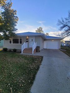 305 19th St NW, Minot, ND, 58703