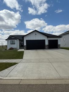 3379 Calvin Dr, Dickinson, ND, 58601
