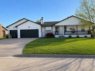 605 Clover Ln, Hesston, KS, 67062