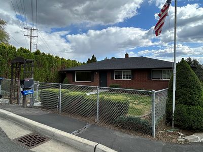 702 W Cherry Ave, Selah, WA, 98942