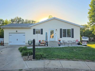 1228 Warren Ln, Grand Island, NE, 68801