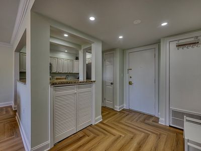 200 Cross Keys Rd, Baltimore, MD, 21210