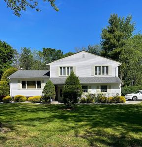 1 Olympia Dr, East Hanover, NJ, 07936