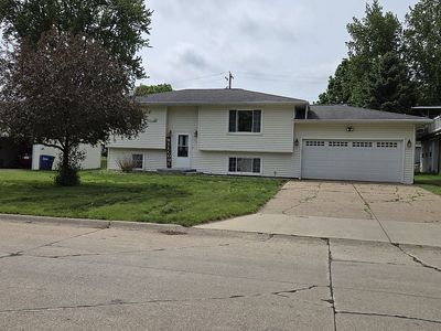608 2nd Ave NW, Farley, IA, 52046