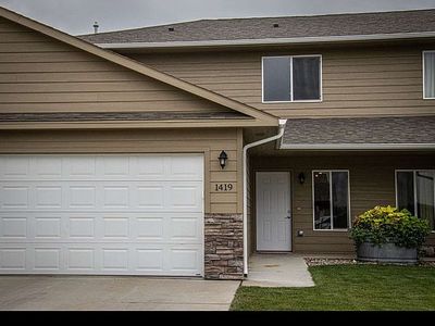 1419 W 25th St, Yankton, SD, 57078