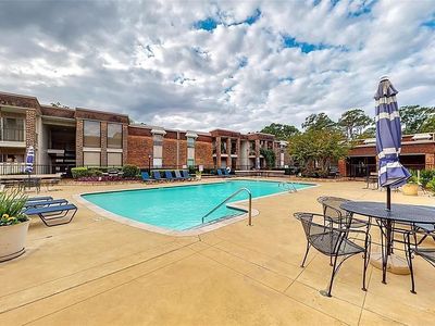 7575 Katy Fwy, Houston, TX, 77024