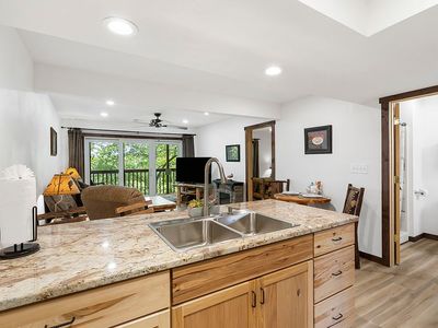526 Notch Ln, Branson West, MO, 65737