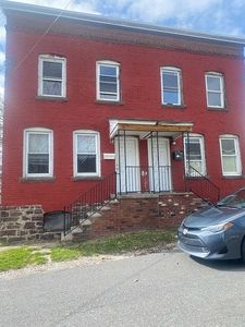 27 Oakwood Ln, Wilkes-Barre, PA, 18702