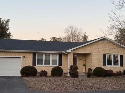 660 Green Hills Rd, Columbia, KY, 42728