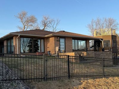 704 W Riverside Dr, Yankton, SD, 57078