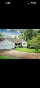 302 Hickory Rd, Glasgow, WV, 25086