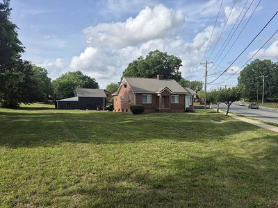 1001 W Clemmonsville Rd, Winston-Salem, NC, 27127