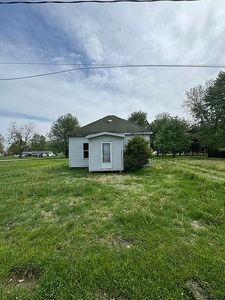 307 S 6th St, Witt, IL, 62094