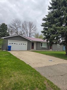 303 Manor Ave S, Lake Preston, SD, 57249