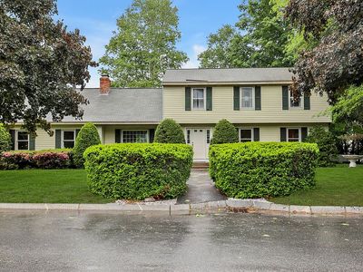 2 Queensway Cir, Nashua, NH, 03062