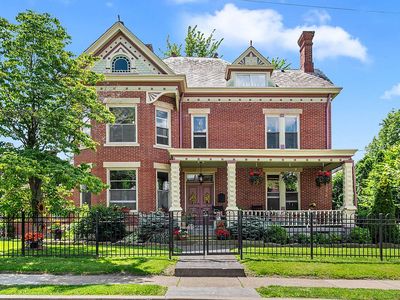 358 E New Castle St, Zelienople, PA, 16063