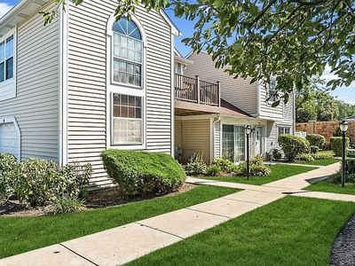 581 Le Parc Cir, Buffalo Grove, IL, 60089