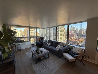 1455 N Sandburg Terrace, Chicago, IL, 60610