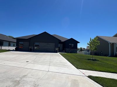188 N Canterbury Cir, North Sioux City, SD, 57049
