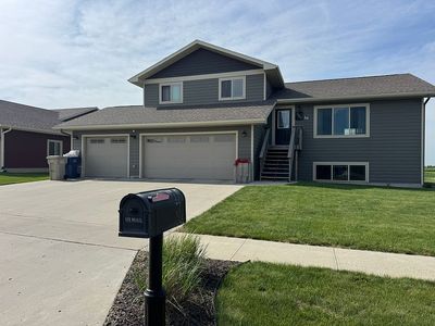 2606 10th Ave NE, Watertown, SD, 57201