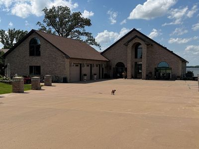 5694 102nd St, Armstrong, IA, 50514