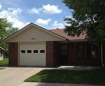 1212 Silver Ridge Rd, Lincoln, NE, 68510