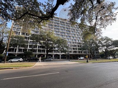 2100 St Charles Ave, New Orleans, LA, 70130