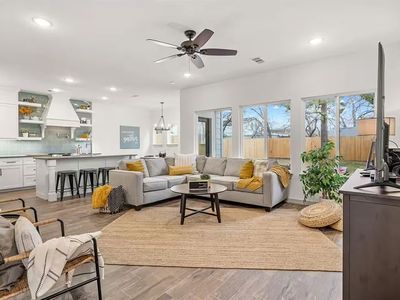 704 N Center St, Arlington, TX, 76011