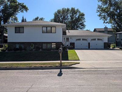 2748 Mercury Ln, Bismarck, ND, 58503