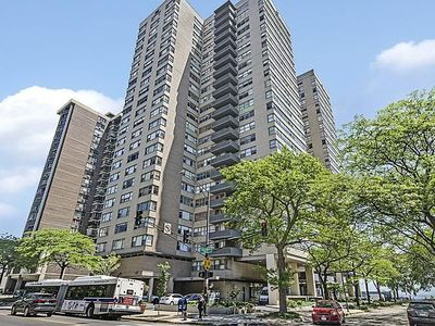6301 N Sheridan Rd, Chicago, IL, 60660