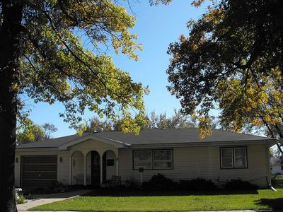 905 W Lancaster St, Blue Hill, NE, 68930