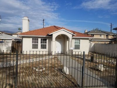 902 N Azusa Ave, Azusa, CA, 91702