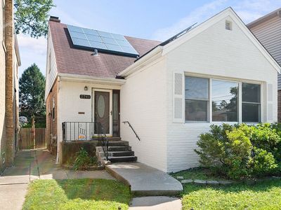 2741 W Chase Ave, Chicago, IL, 60645
